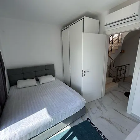 Villa Sara Golem (Tirana)